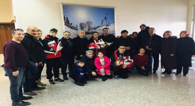  EYOF Fatihi Erzurum'da çiçeklerle karşılandı 